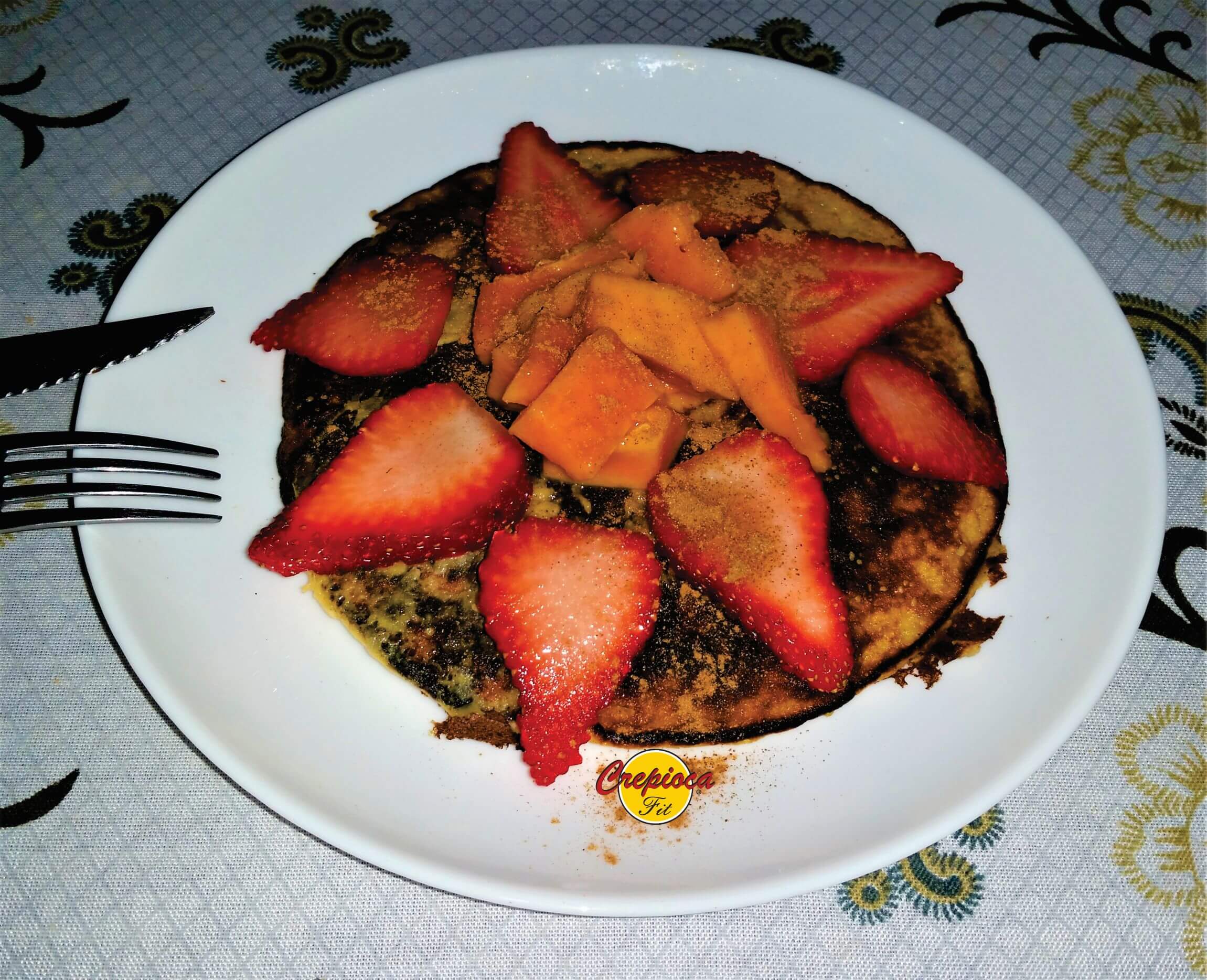 Leia mais sobre o artigo Panqueca de banana com cobertura de morango