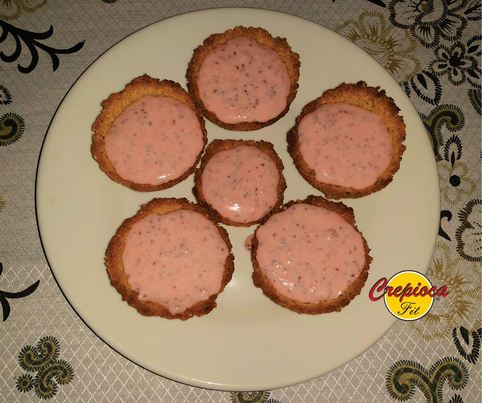 Leia mais sobre o artigo Tortinha Recheada com Morango e Chia