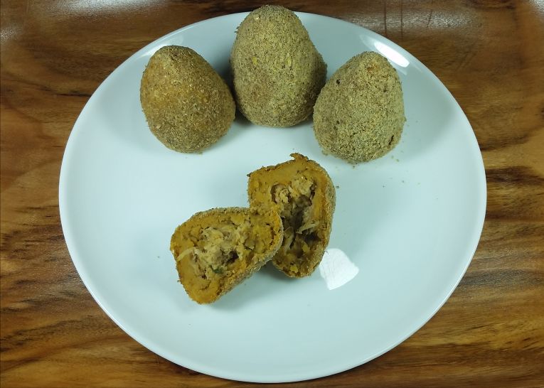 Leia mais sobre o artigo Parece gordice, mas não é: Coxinha de frango com batata doce!!!