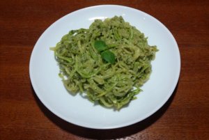 Leia mais sobre o artigo Espaguete de Abobrinha ao Molho Pesto de Manjericão