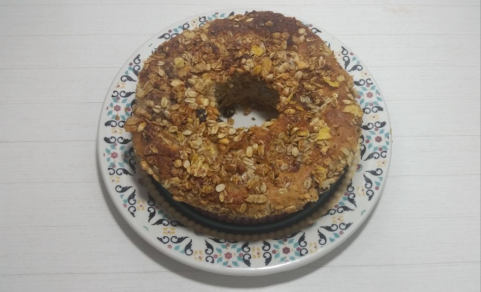 Leia mais sobre o artigo Bolo fit de frutas, granola e mel