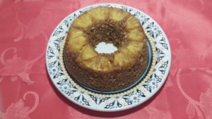 Leia mais sobre o artigo Bolo integral de abacaxi caramelado