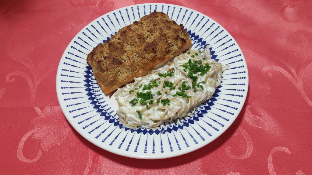 Leia mais sobre o artigo Salmão com crosta de castanhas e macarrão integral ao molho branco light