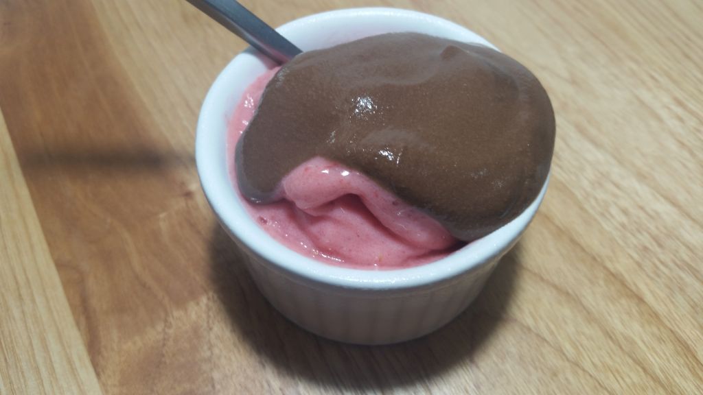 Leia mais sobre o artigo Sorvete de morango com calda de chocolate