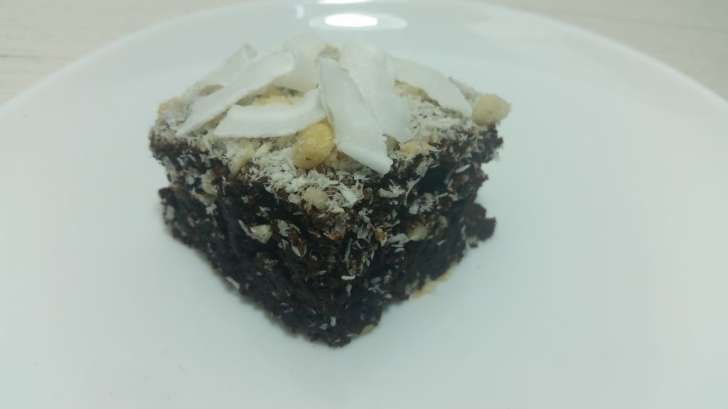 Leia mais sobre o artigo Brownie fit de banana com cobertura de castanha e coco